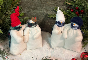 FA-1042 Med Fabric Snowfolk Engagement Couple