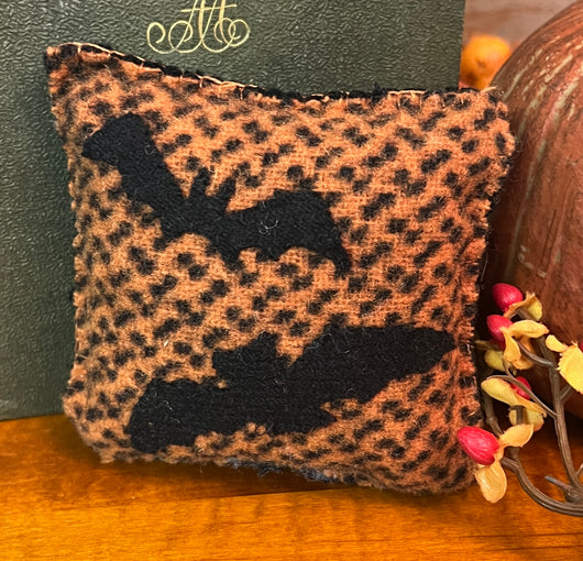 PB-416C Wool Bats Pillow Tuck