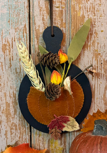 PB-705 Wool Pumpkin Pocket on Board with Faux Flowers