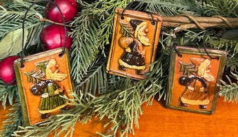 GMS-T138 Shooner Redware Santa with Sack & Tree Ornaments