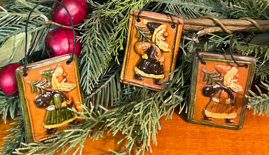 GMS-T138 Shooner Redware Santa with Sack & Tree Ornaments