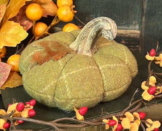 PB-414A Med Flat Wool Pumpkin with Leaf