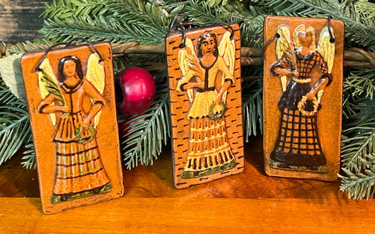 GMS-T152 Shooner Redware Angel with Wreath Ornaments