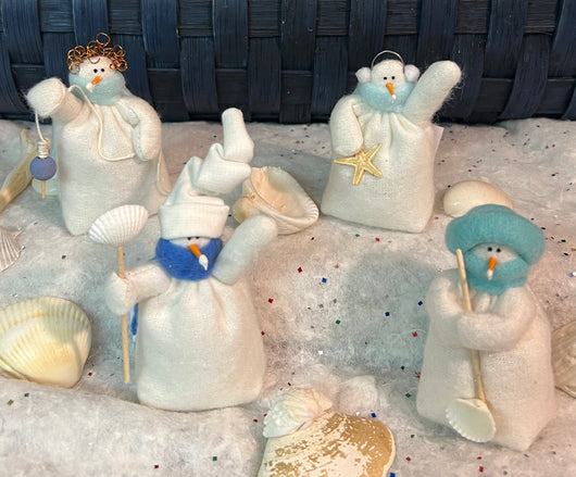 FA-905 Little Fabric Beach Snowfolk