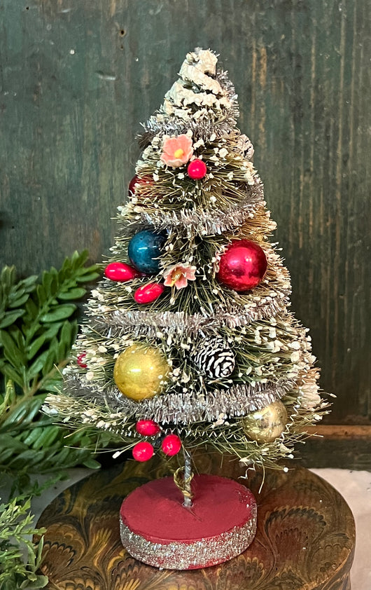 ER-2442C Med Vintage Tree with Antique Ornaments