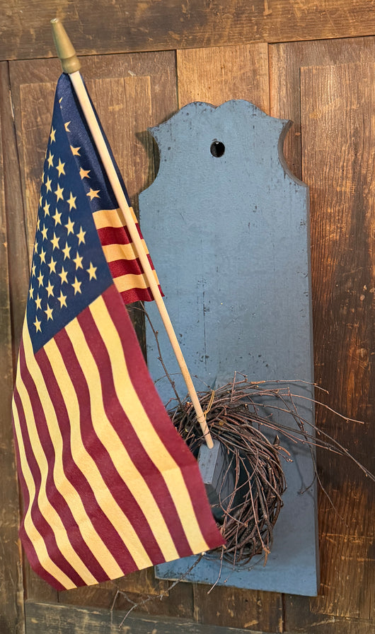 PT-08B Wood Wall Hanger with Wreath & Flag - Blue