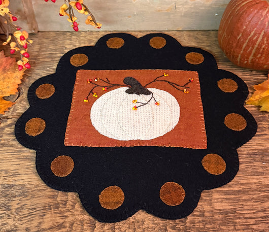 DD-316 Appliqued Pumpkin & Pennies Wool Mat