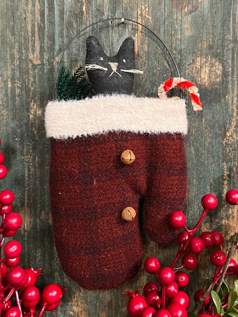 EC-14 Kitty in Wool Mitten Ornament