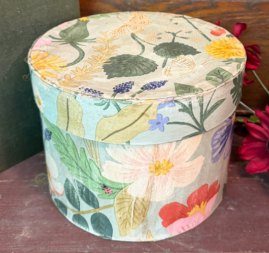 ER-2651 Aged Strawberries Paper Covered Med Box
