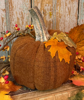 PB-712 Wool Pumpkin with Leaves