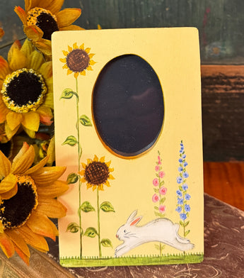 ER-2605 Hand-painted Bunny & Flowers Frame