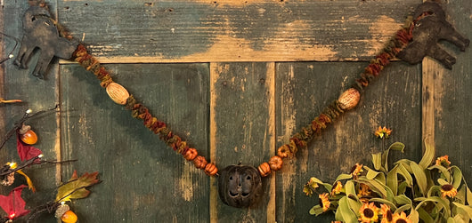 PB-104 Putka Pods, Pods & Beeswax Jack-o & Cats Garland