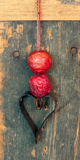 PB-320 Antique Metal Heart & Pantry Apples Ornament