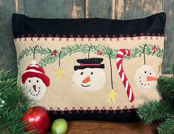 RG-P4 Three Snowmen Felt Pillow