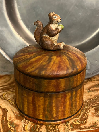 WW-441 Hand-grained Lidded Box with Squirrel