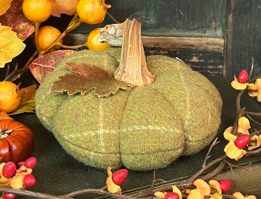 PB-414B Med Flat Wool Pumpkin with Leaf