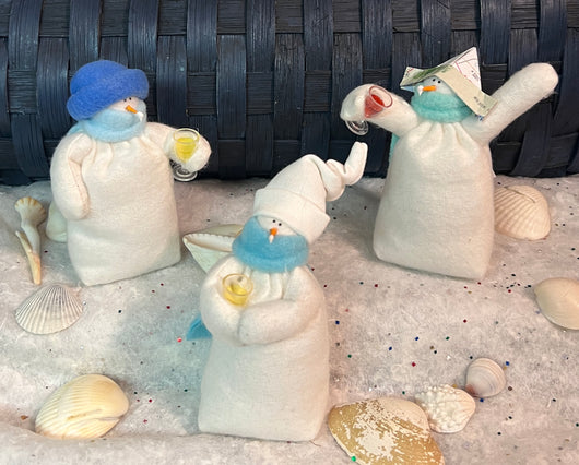 FA-921 Med Fabric Beach Snowfolk with Wine Glass