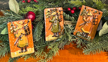 GMS-T147 Shooner Santa with Sack Ornaments