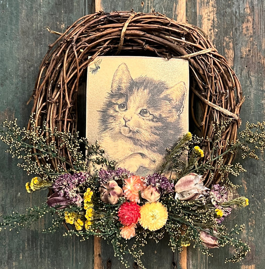 CD-SW26 Paper Kitty with Dried Flowers Wreath