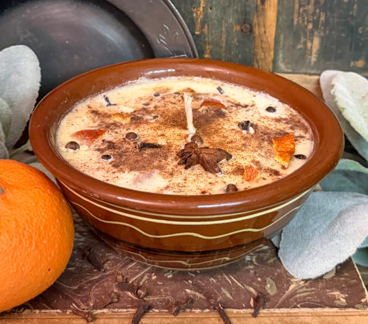 NV-C10 Soy Candle in Redware Bowl with Slip Design - Orange & Clove