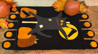 PB-685 Wool Cat & Pumpkins Penny Mat