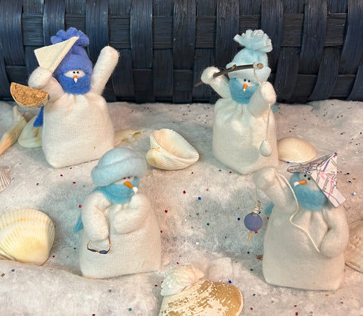 FA-905 Little Fabric Beach Snowfolk