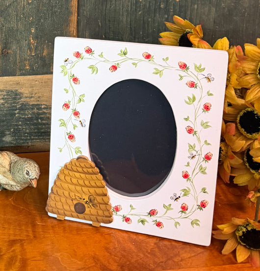 ER-2617 Hand-painted Beeskep, Bees & Clover Frame
