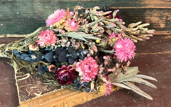 NET-SDB-D Small Dried Flower Bunch - Pink Strawflowers