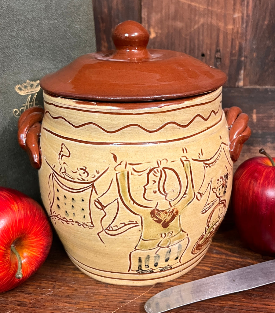 SJP-SC3 Sgraffito Pottery Squat Canister 