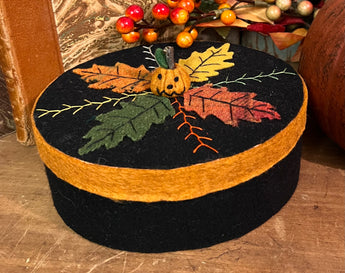 NV-711 Oval Wood Box with Wool Top & Tiny Pumpkin