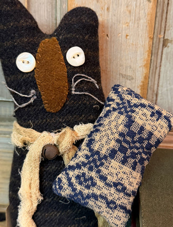 CD-KS8 Navy and Tan Coverlet Catnip Sachet