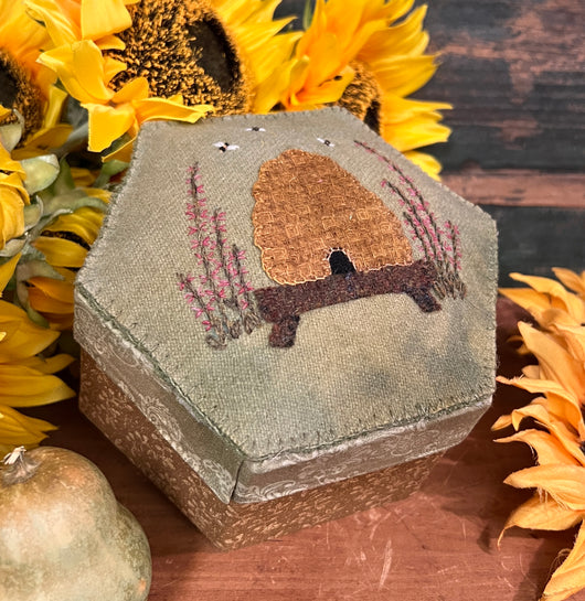 PB-100 Fabric Cover Hex Box with Wool Beeskep Applique