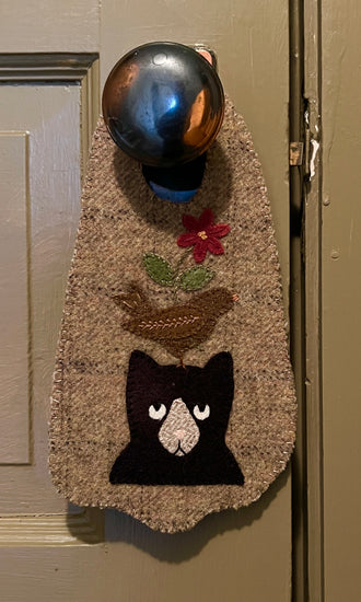 PB-321 Wool Doorknob Hanger - Kitty & Bird