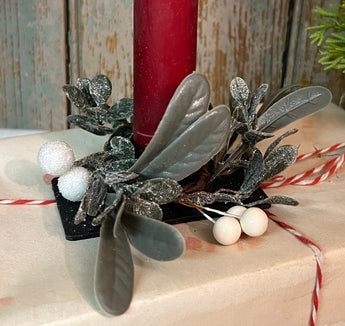 CG-2019 White Berry & Leaves Candle Ring