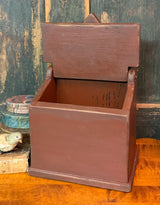 WD-05R Lift Top Saltbox - Red over Black
