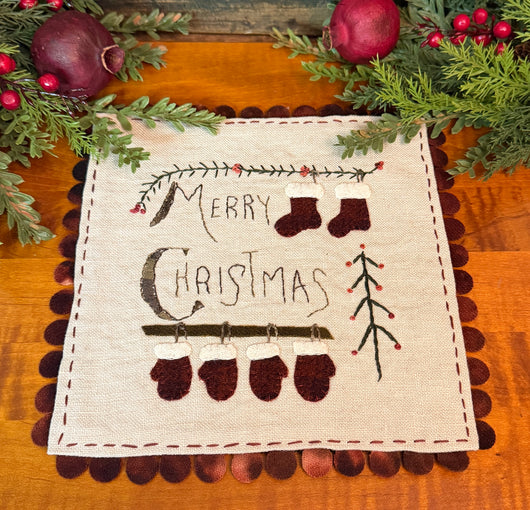 DD-332 Scalloped 'Merry Christmas' Wool Mat
