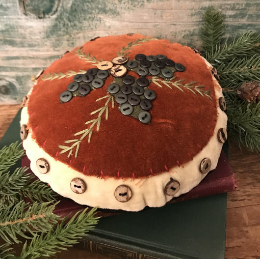 NV-52 Velvet Button Holly Pin Cushion