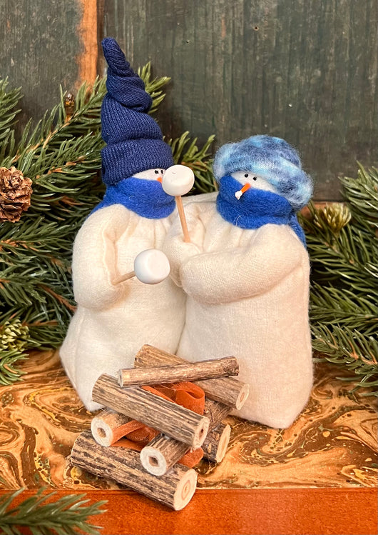 FA-2100B Fabric Snowfolk Couple Roasting Marshmallows