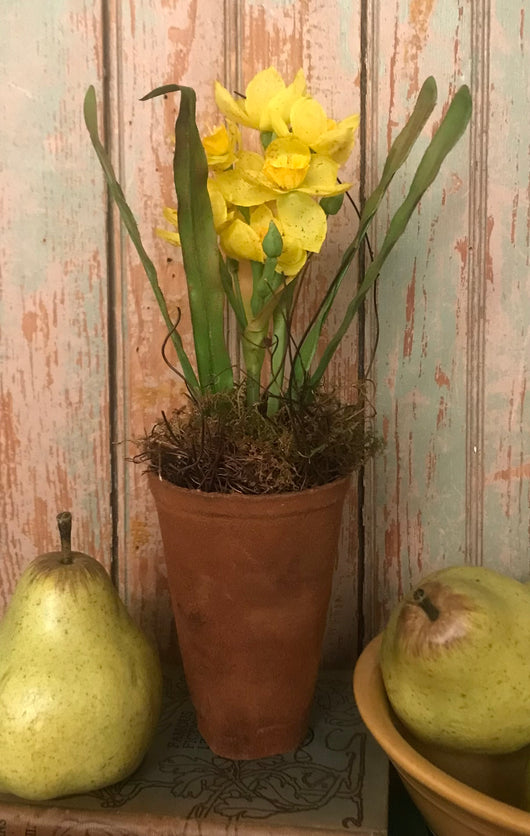 CS-PF-YD Primitive Floral Pot - Yellow Daffodils