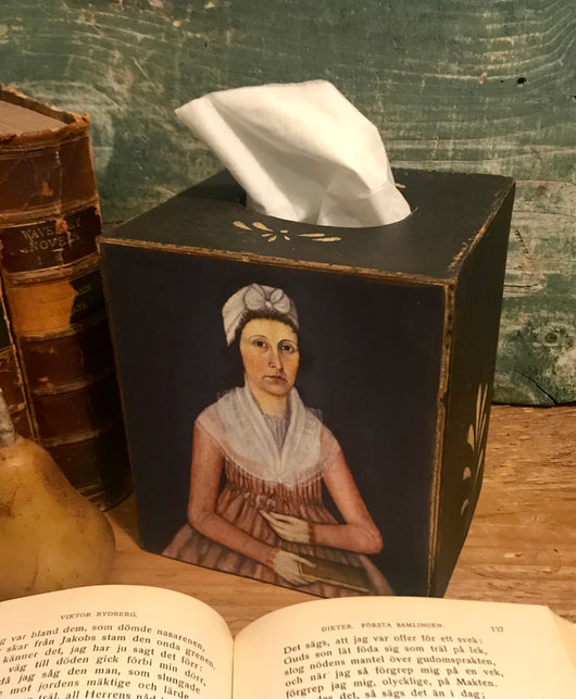 NV-TC10 Lady with Book Tissue Cover