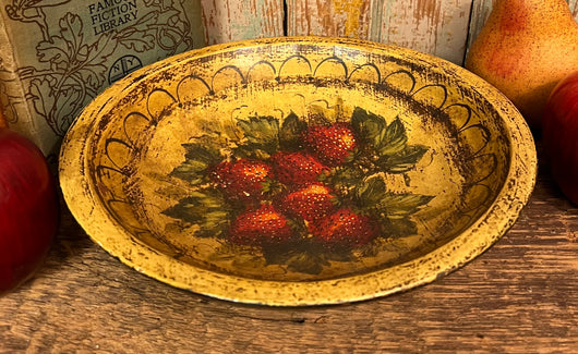 NV-370 Hand-painted Wood Bowl with Starwberries Tole Painting